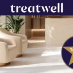 Treatwell Top Rated 2026 Siegel, verliehen auf Basis von Kundenbewertungen, vor einem hellen Salonempfang mit cremefarbenen Sesseln und Pflanzen